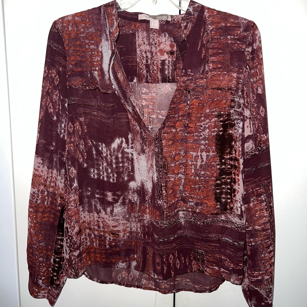 Burgundy patterned v-neck long sleeve blouse